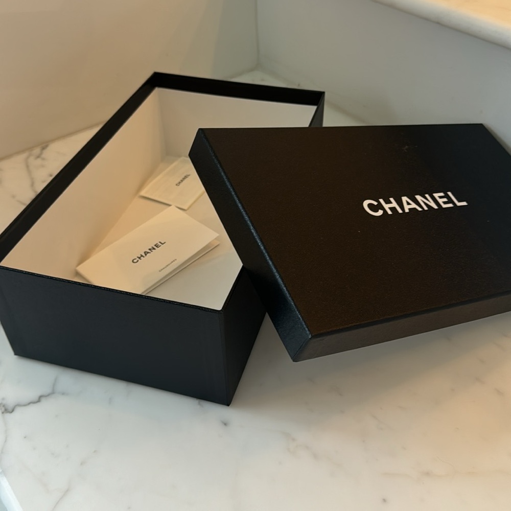 CHANEL BOX - Picture 2 of 5